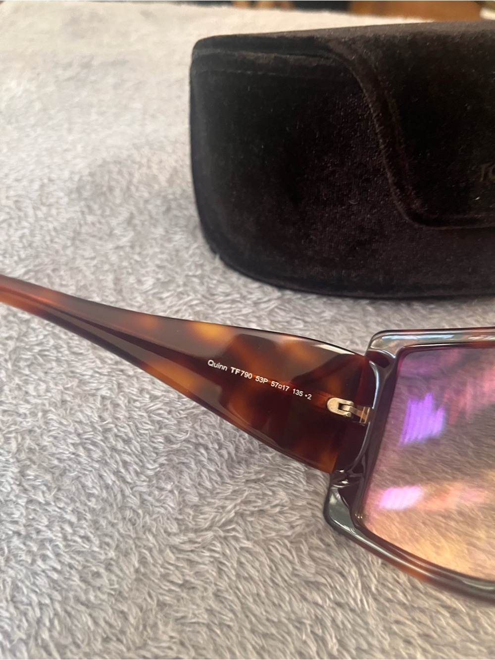 Tom Ford “Quinn” Oversized Sunglasses in Tortoiseshell Brown with Gold T Accents - Picture 5 of 6